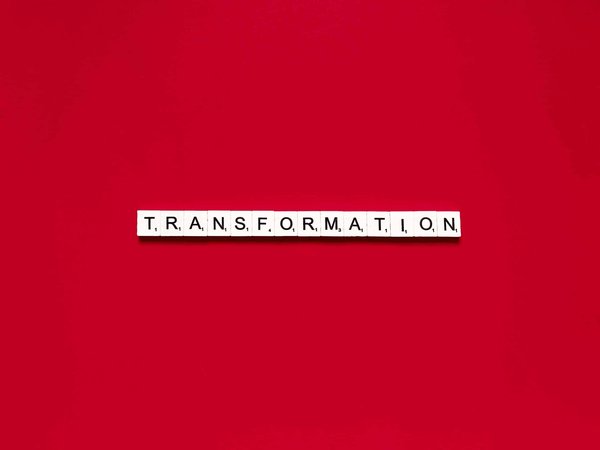 Comment transformer une vieille valise en un élégant bar portable ?